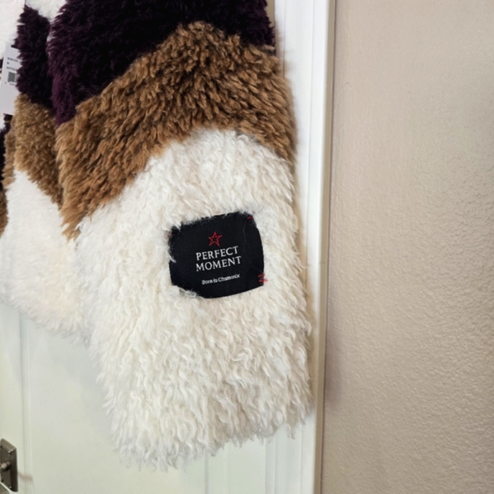 Perfect Moment Luna Faux-Shearling Reversible Jacket Perfect Moment Ski Jacket - Picture 11 of 17